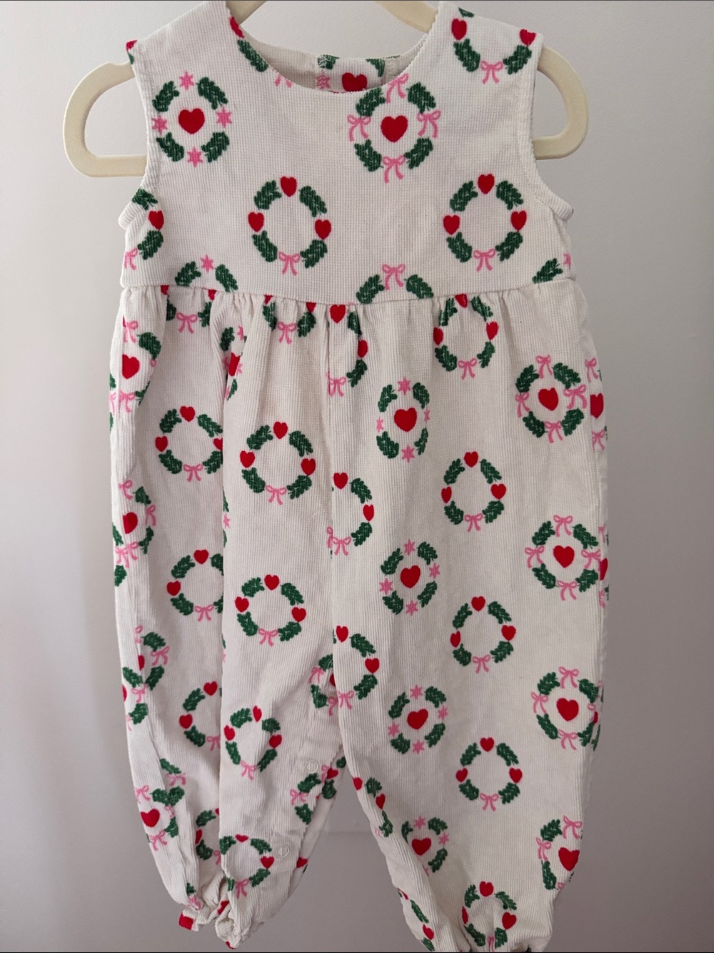 The Beaufort Bonnet Company White Holiday Wreath Sleeveless Romper